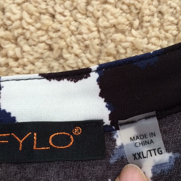 NWT! FYLO XXL black spots front zip blouse. - Picture 7 of 10